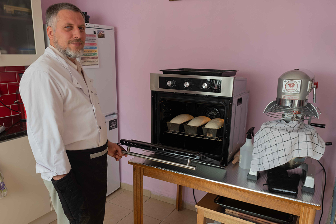 2019 Cristian Bodolan bakes sour dough bread